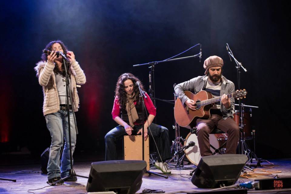 Acoustic trio