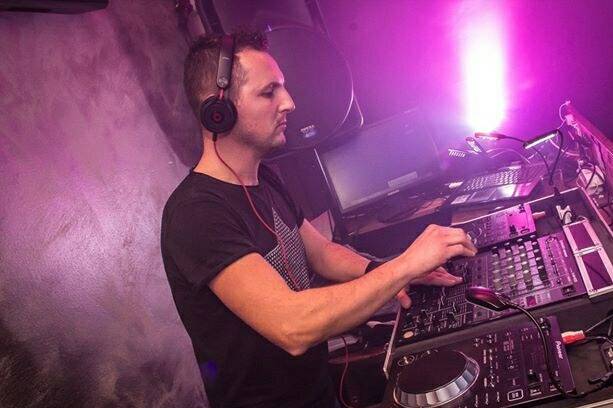 Serata seventh pub
