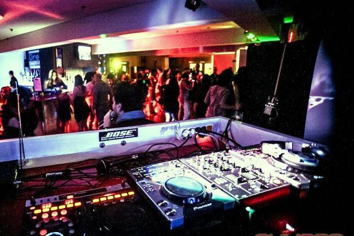 DJ set & vocalist