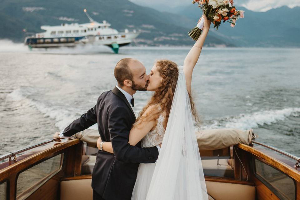 Gli sposi sulla barca
