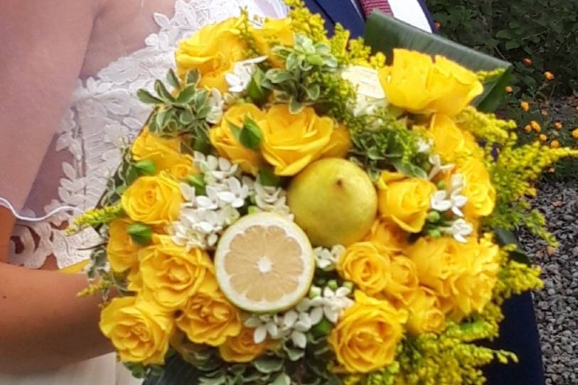 Bouquet di limoni e roselline