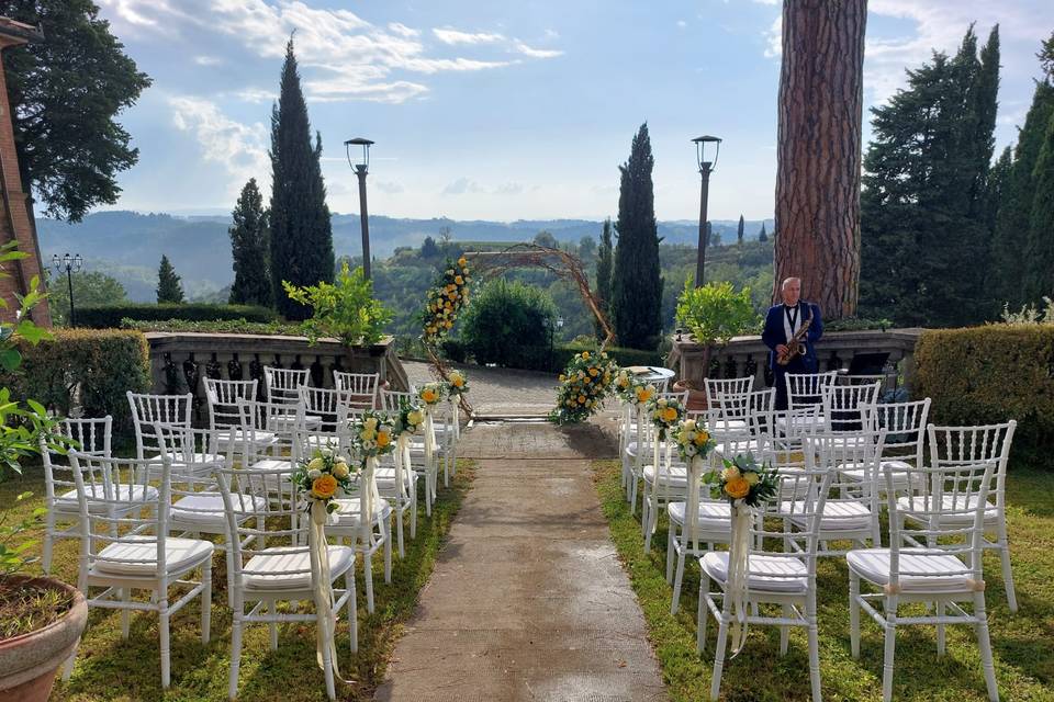 Allestimento cerimonia in Toscana