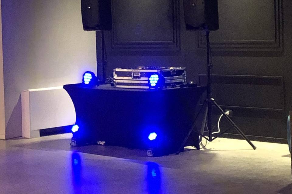 Postazione DJ Minimal