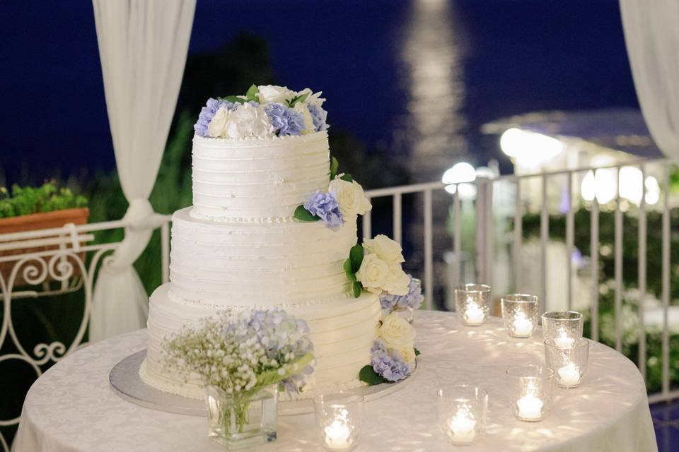 Wedding cake table