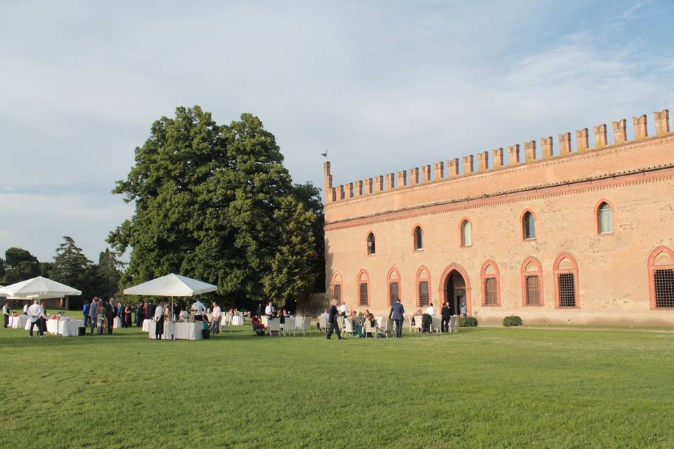 Aperitivo in giardino