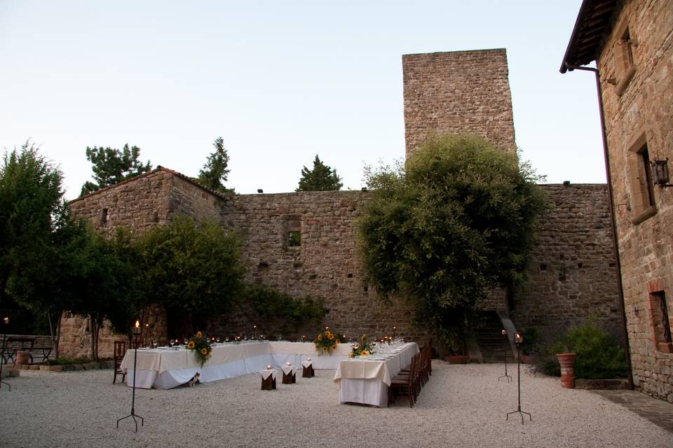 Preparativi sotto la torre