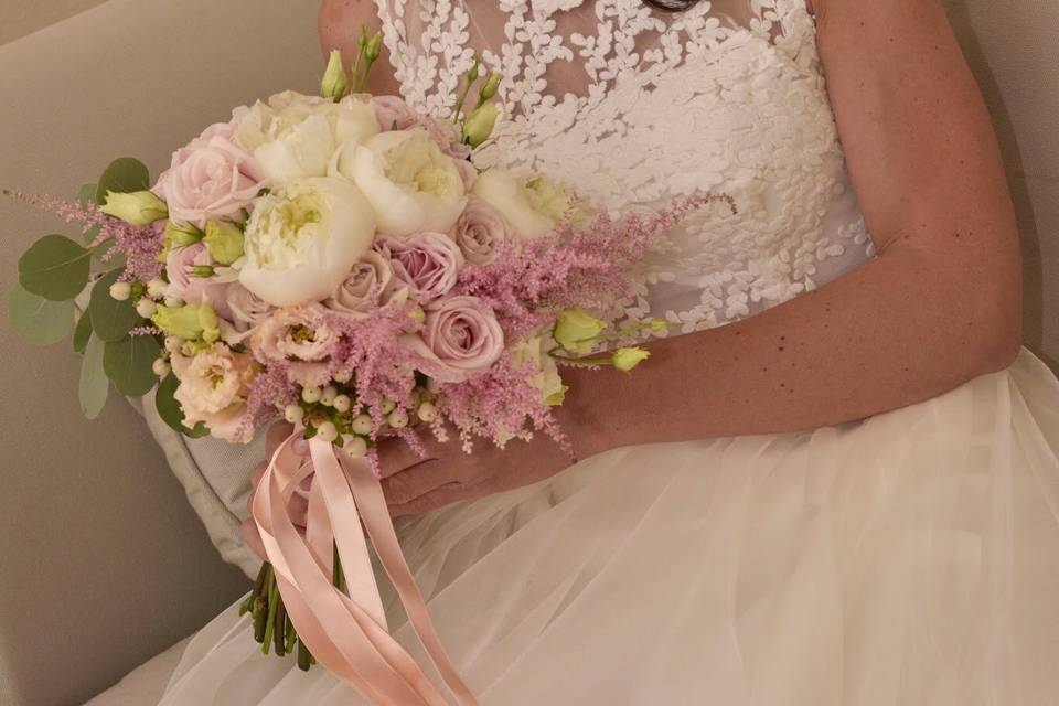 Sposa e bouquet