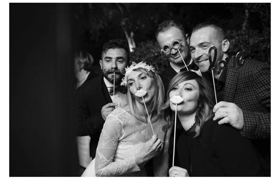 Come coinvolgere gli ospiti al matrimonio: il photo booth fai da te -  Doppio Scatto