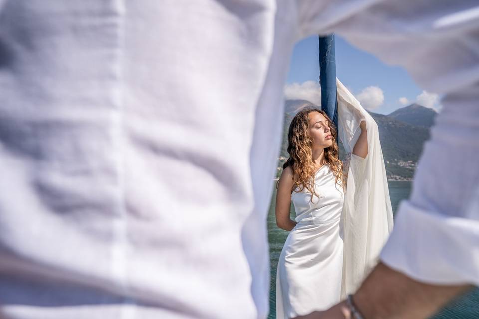 Sailing bride at Lake Como