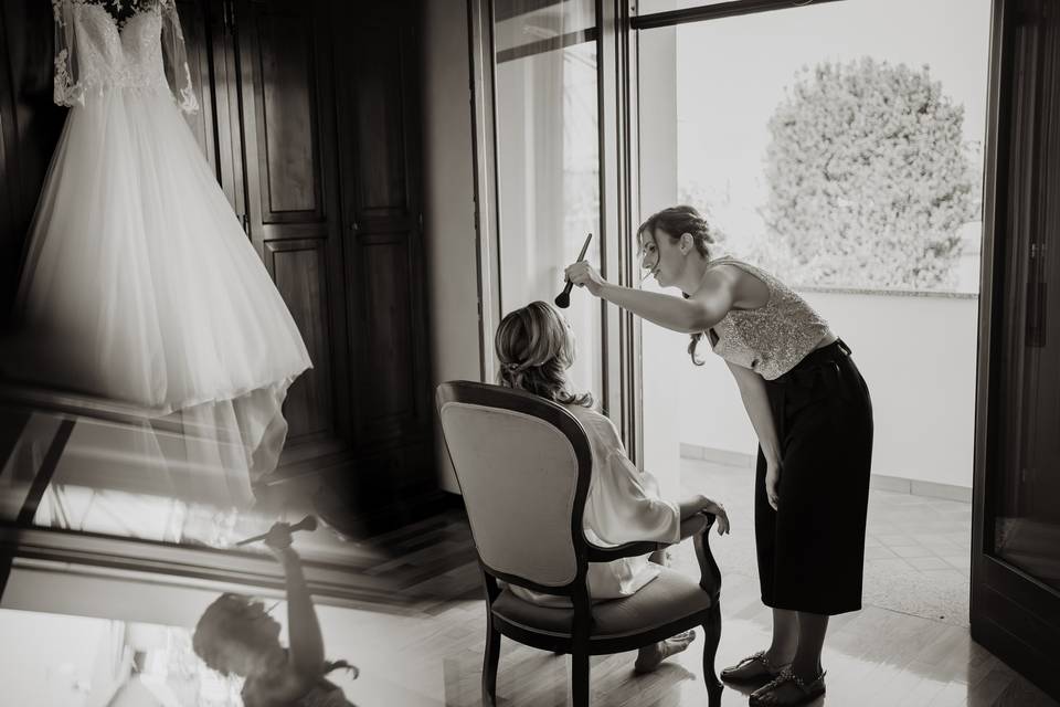 La sposa al trucco