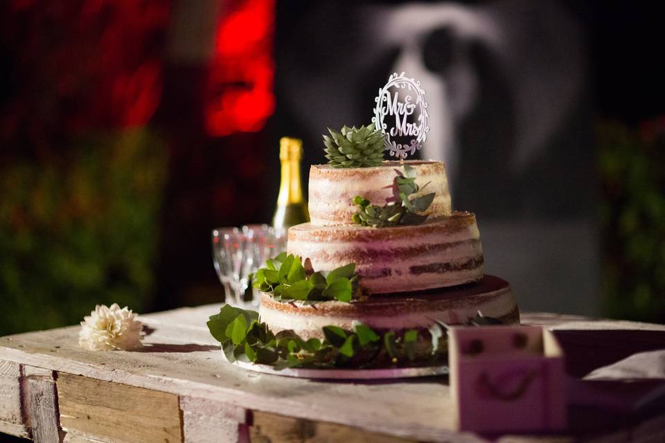 Wedding-greenery-cake