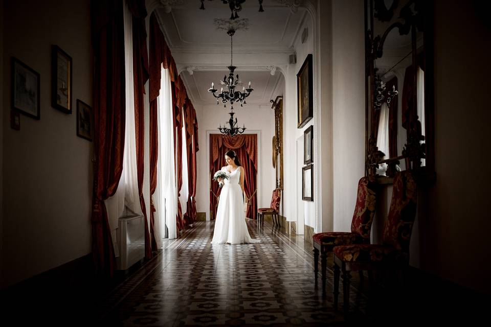 Elegante-sposa-in-villa-epoca