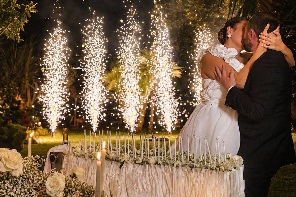 WEDDING CAKE