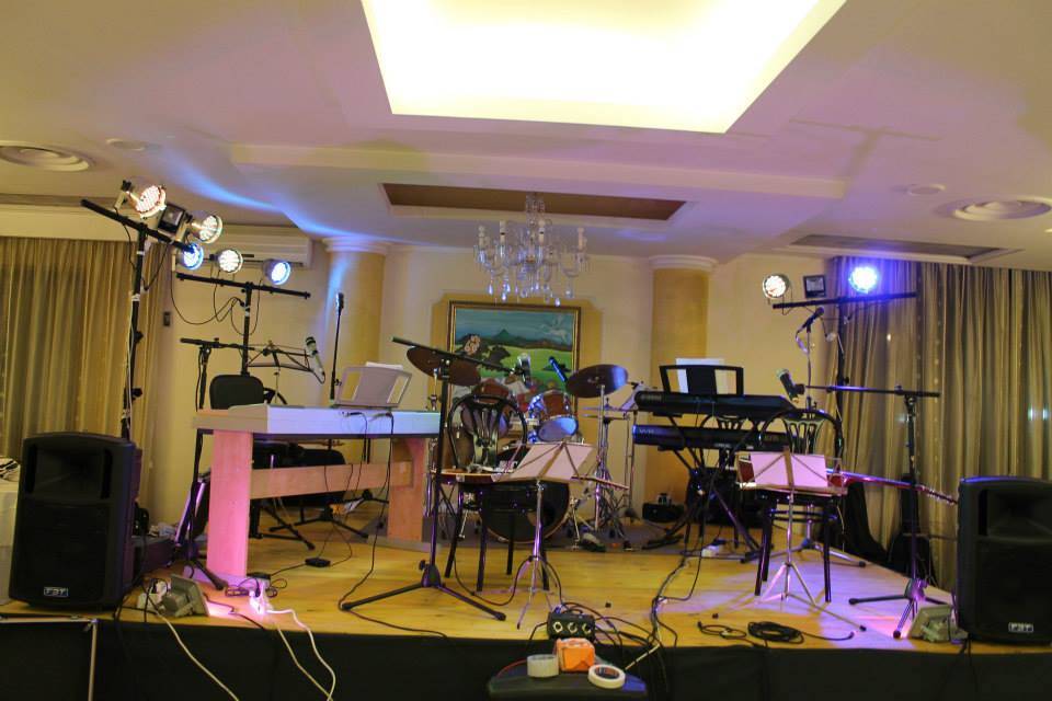 Preparazione palco concerto