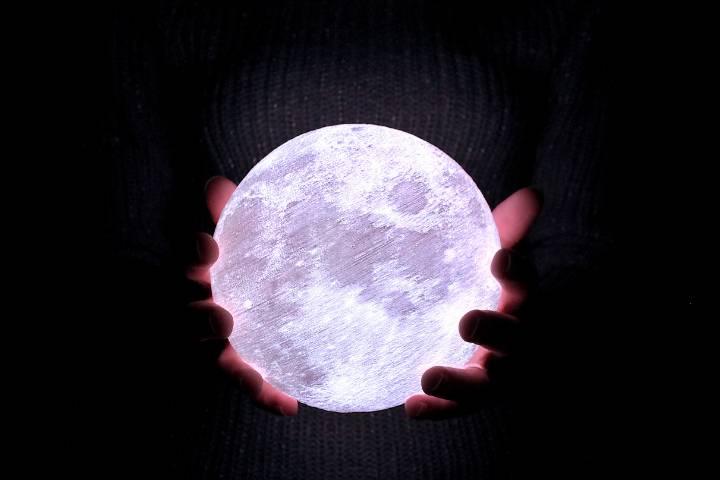 BeCreative Moon Lamp