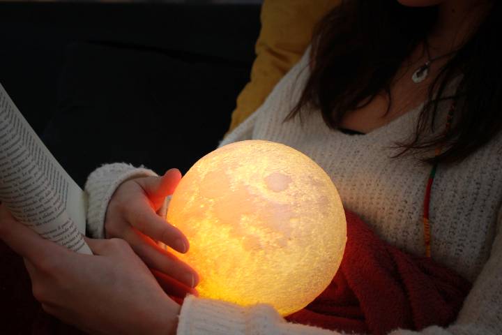 BeCreative Moon Lamp