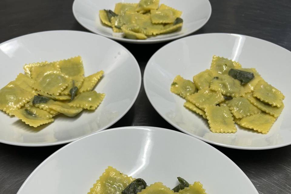 Ravioli di verdure e ricotta