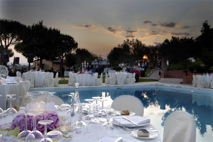 Allestimento piscina matrimonio