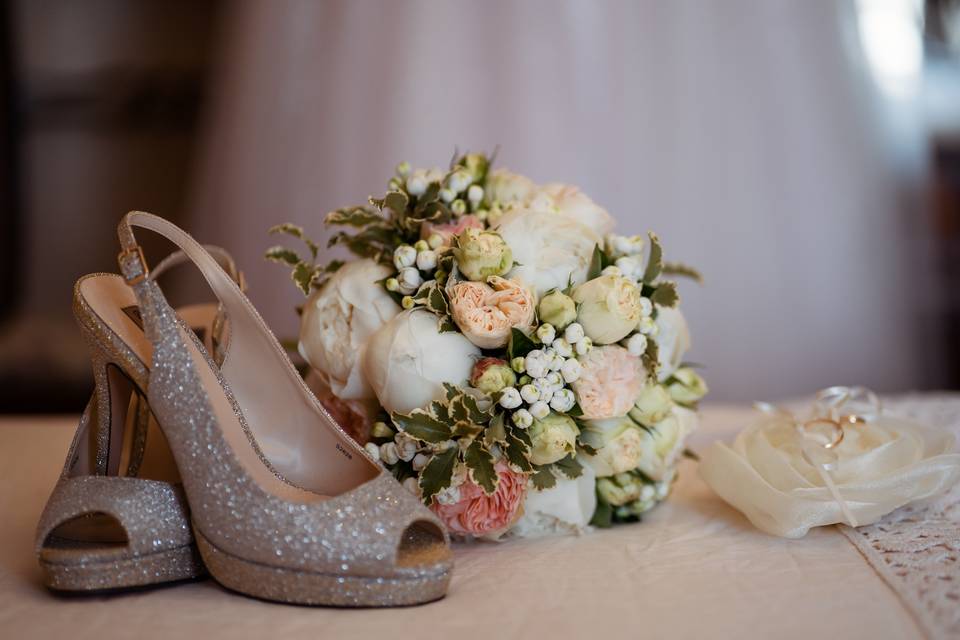 Bouquet & scarpe sposa