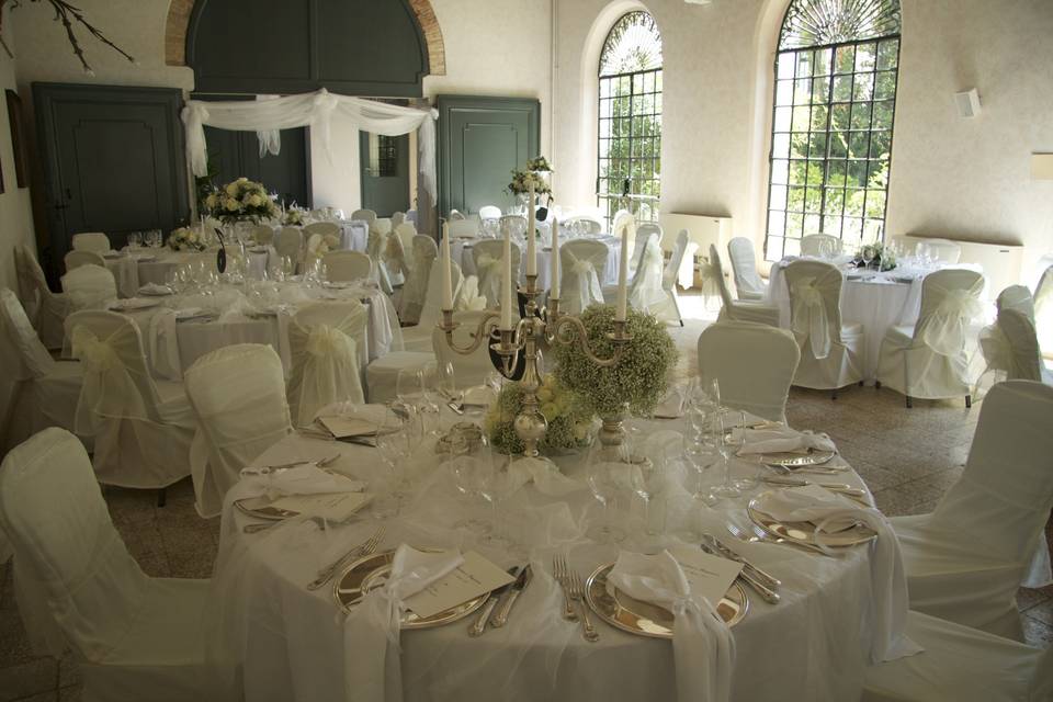 Sala della Limonaia allestita con 120 coperti