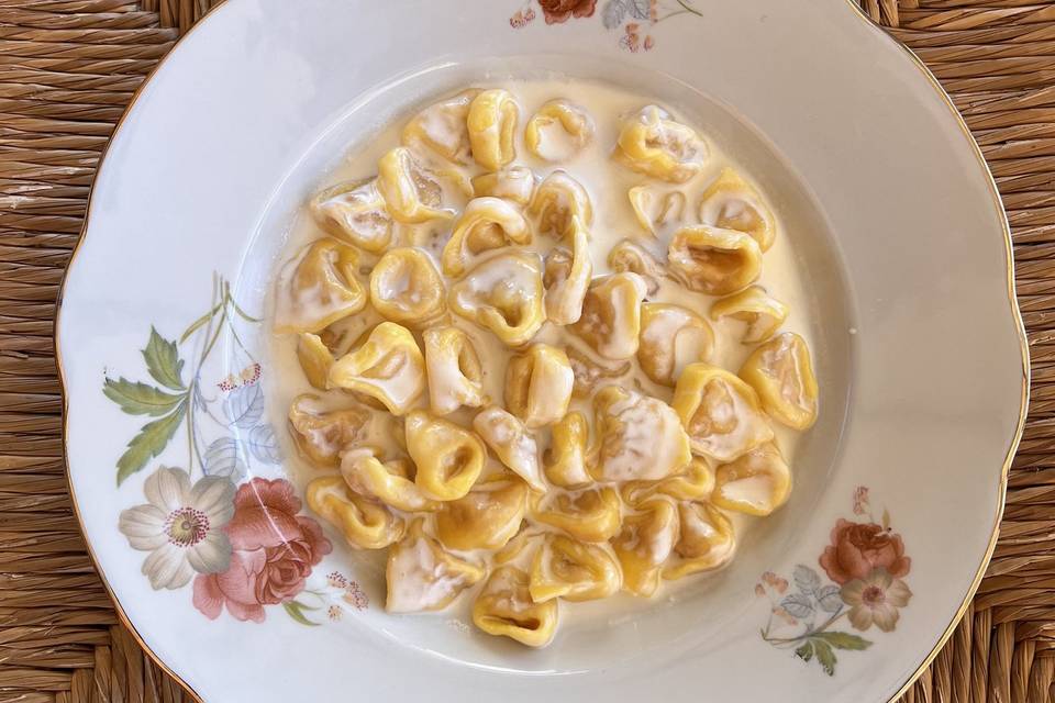 Tortellini in crema di Parmi