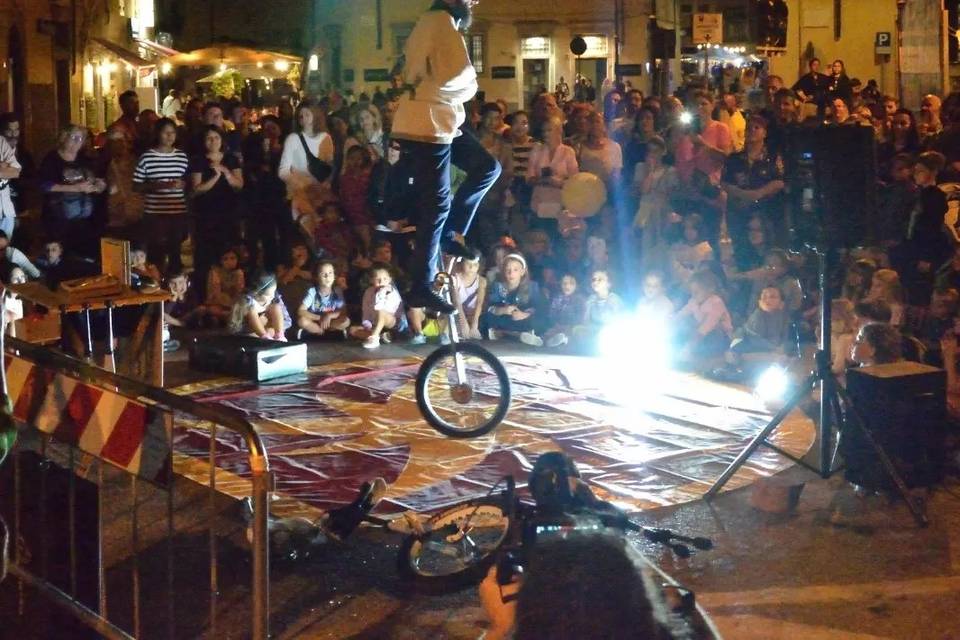 Spettacolo di magia e circo