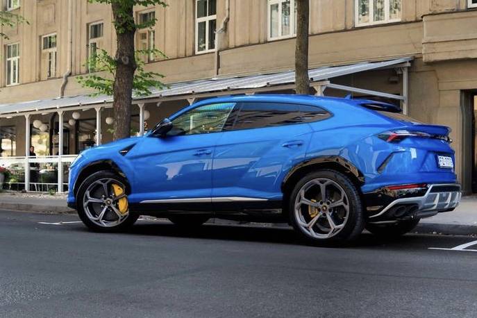 Urus Lamborghini blue