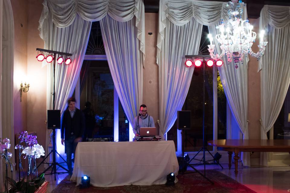 Postazione luci e dj