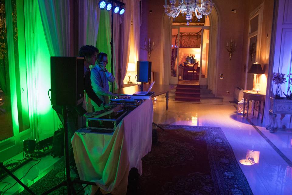 Postazione luci e dj