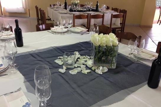 Decorazione tavolo con fiori