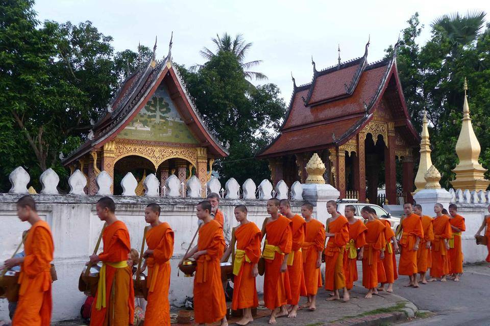 Laos - Questua dei Monaci