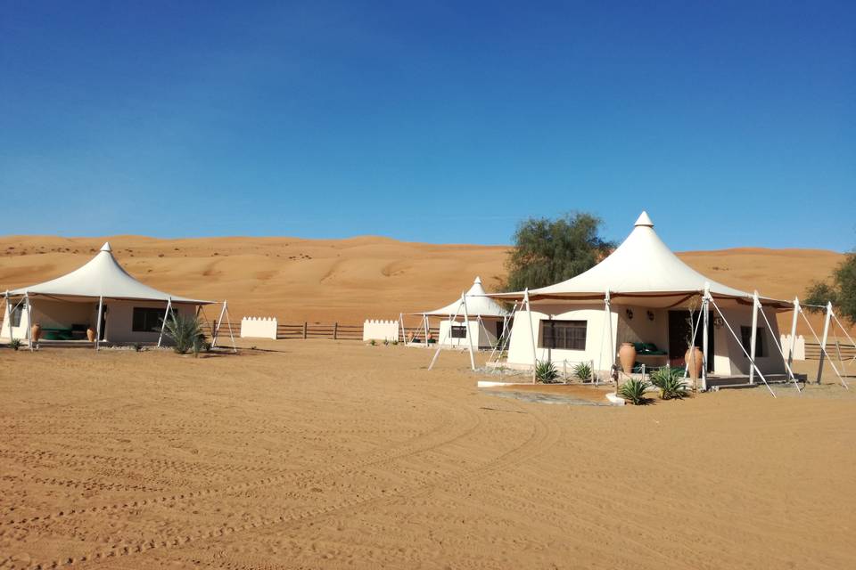 Oman campo tendato nel deserto