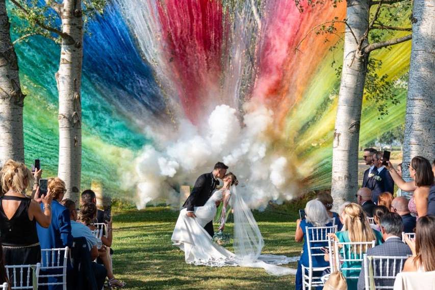 Smoke bomb