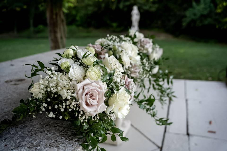 composizione_fiori_bianchi_rosa