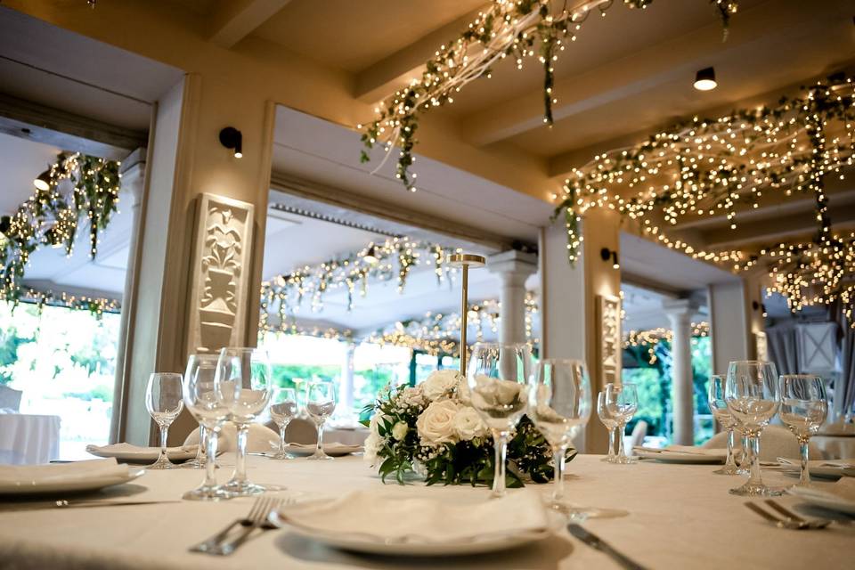 tavola_matrimonio_centrotavola_fiori_bianchi