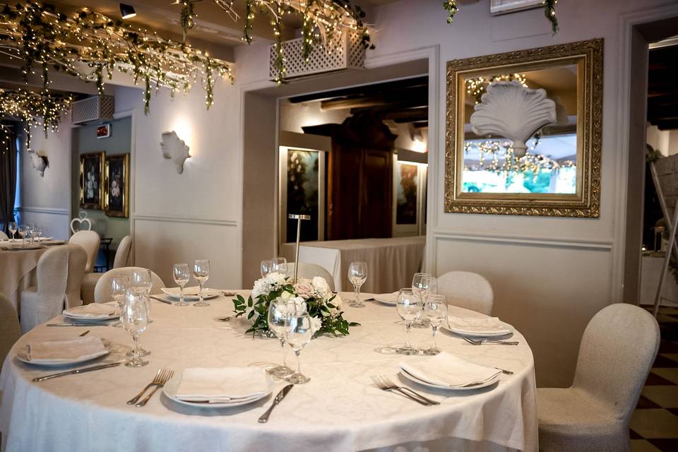 tavolo_rotondo_centrotavola_fiori