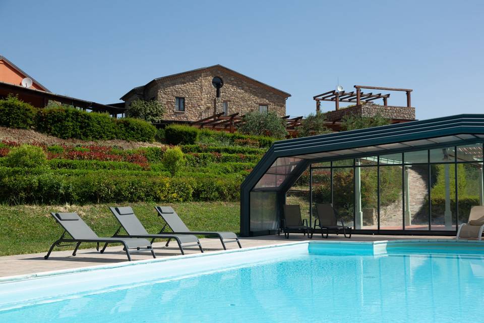 Piscina con vista casa