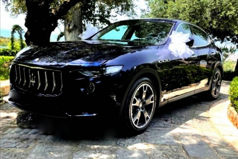 Maserati levante nera