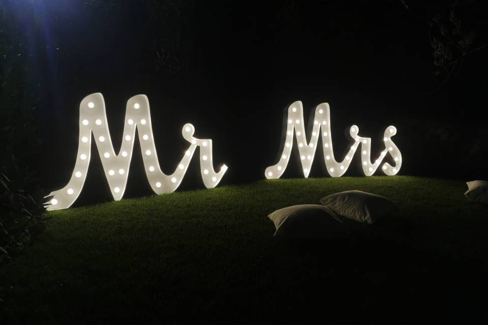 Scritta Mr&mrs a led