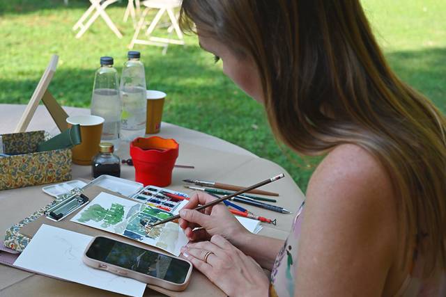 L’artista al lavoro durante l’