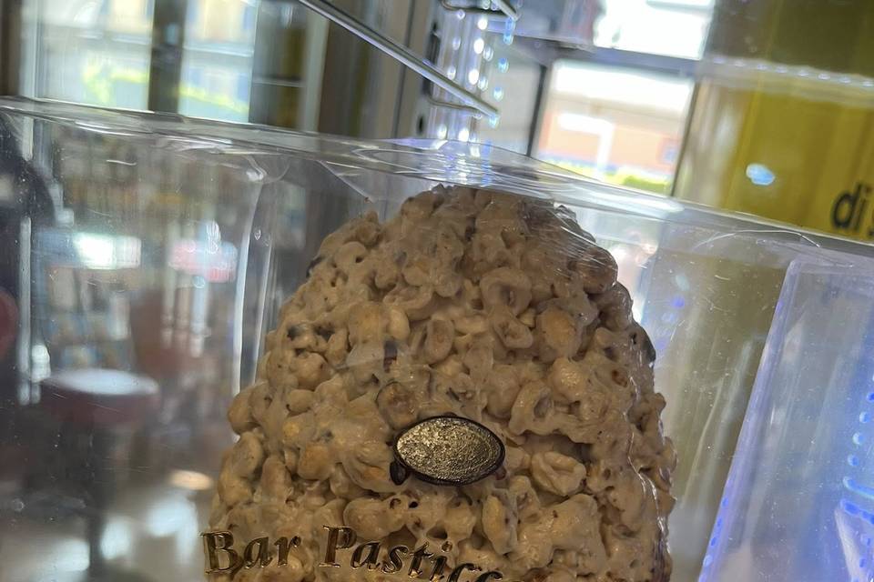 Uovo Artigianale con nocciole