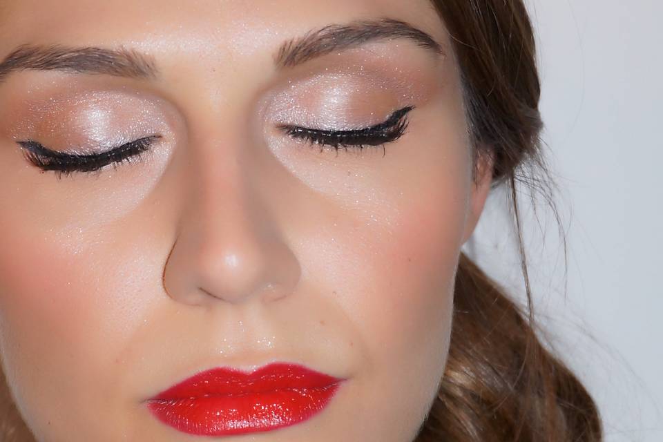 Trucco pin up