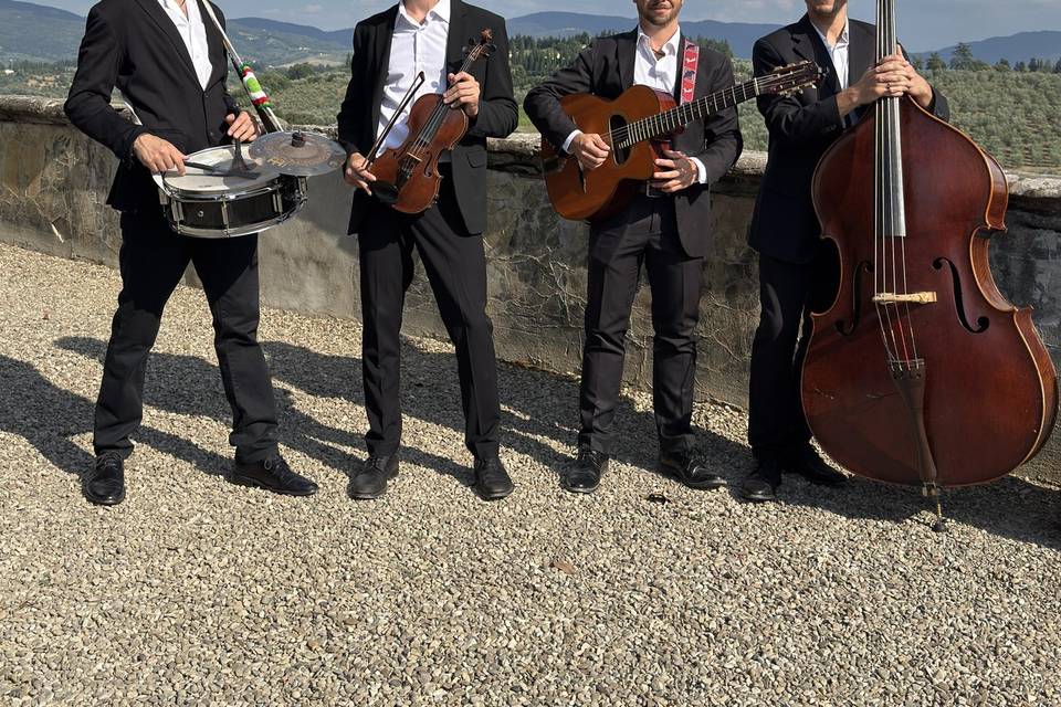 Roaming band