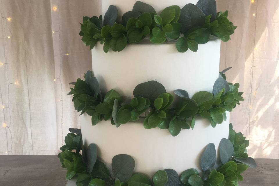 Minimal wedding cake