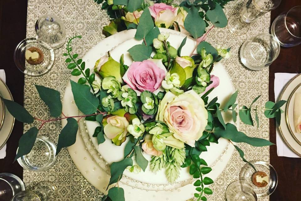 Wedding cake con fiori freschi