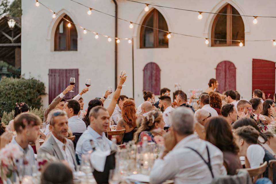 Ricevimento-nel-cortile-borgo