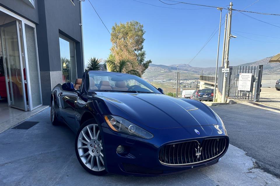 Maserati gran cabrio blu..