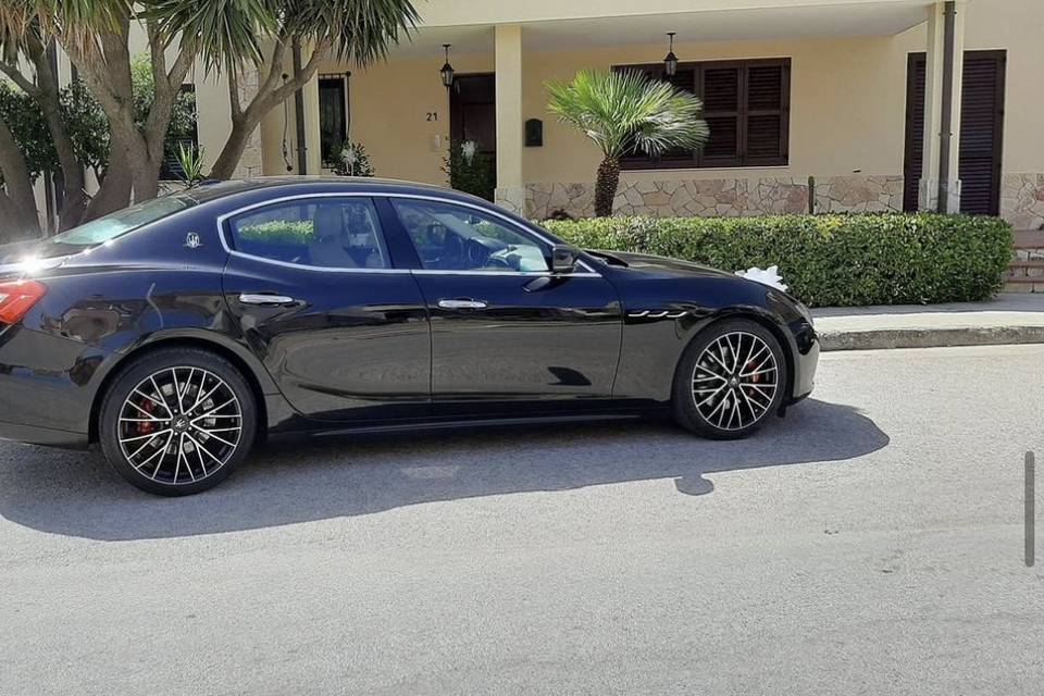 Maserati ghibli nera