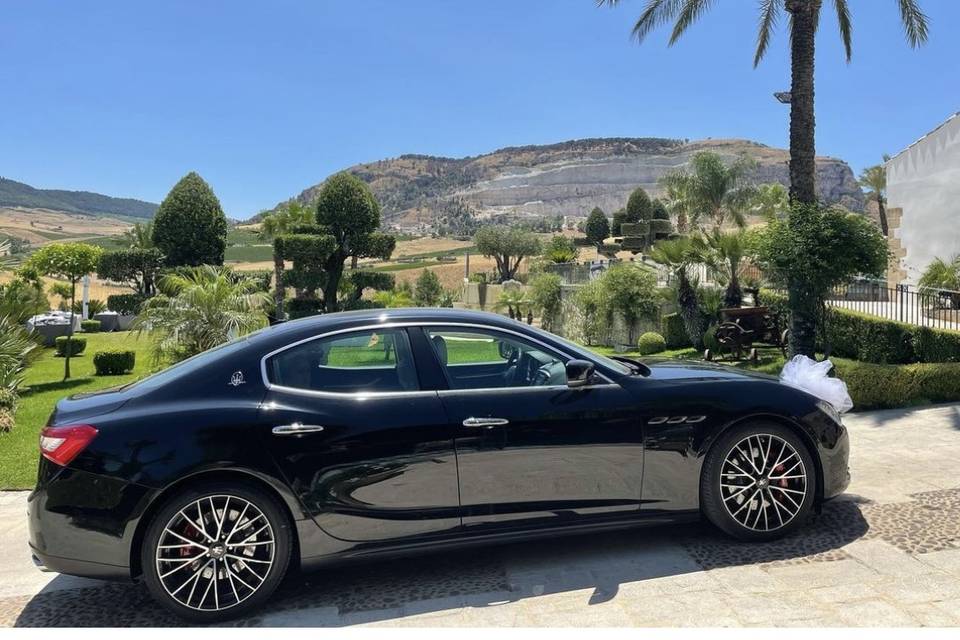 Maserati ghibli nera..