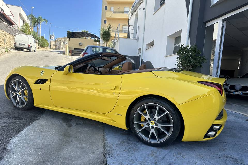 Ferrari gialla .